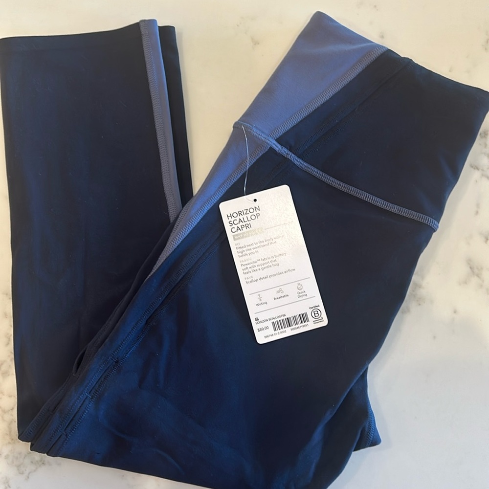 Athleta NWT Horizon Scallop Capri